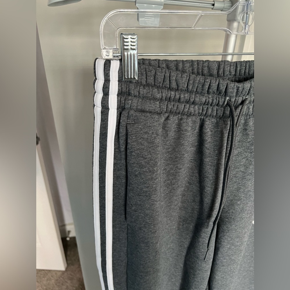 Adidas Gray & White 3-Stripe Fleece Joggers Size Small NWT - Picture 4 of 11